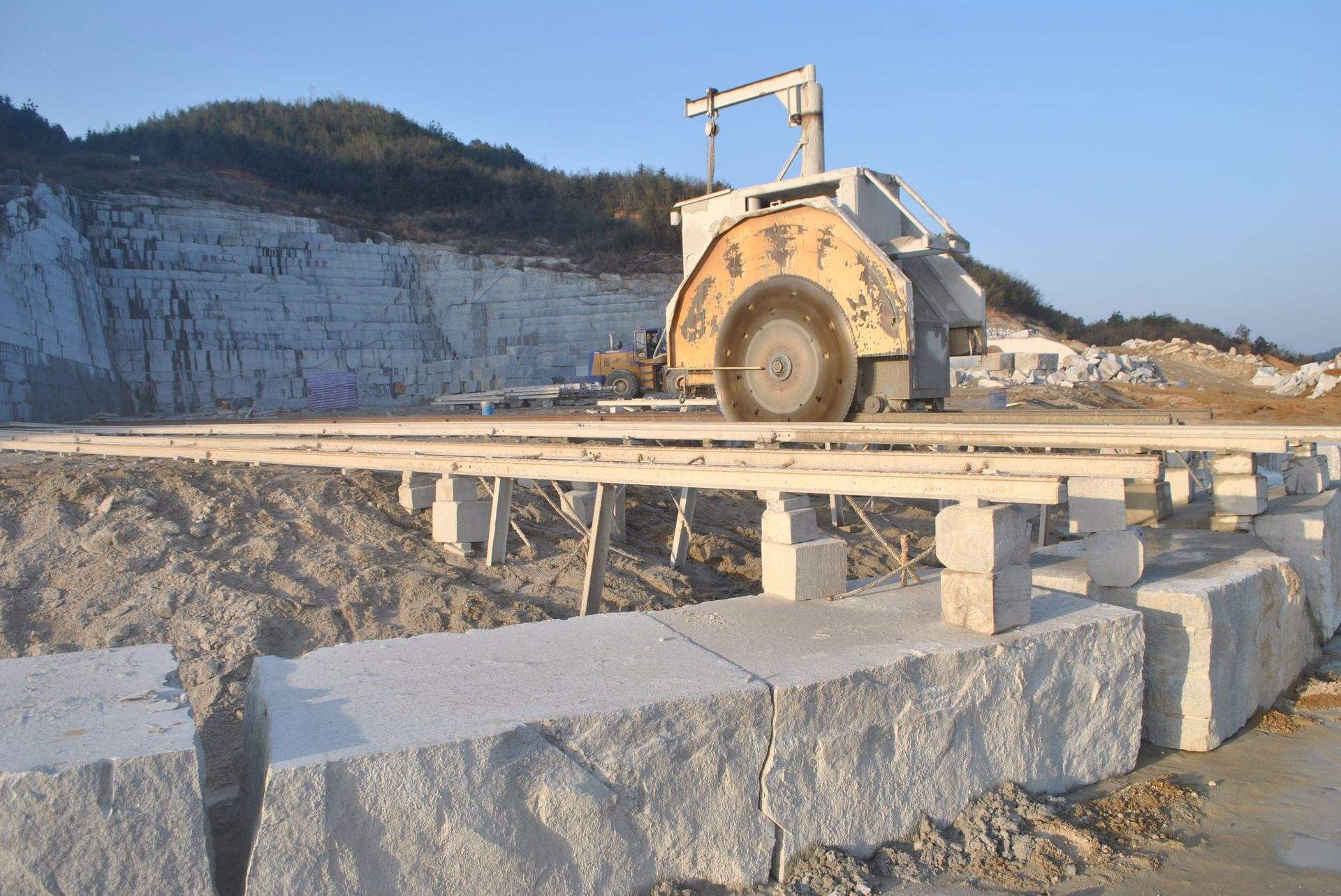 山東瑞昌石材廠家基地設備
