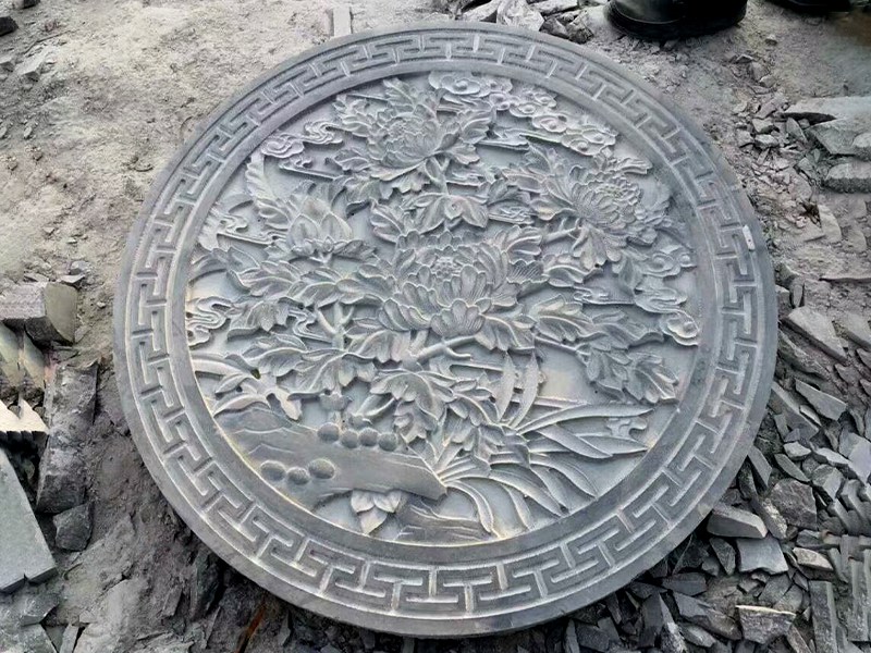青石板雕刻刻字、浮雕、鏤空雕刻工藝。(圖1)